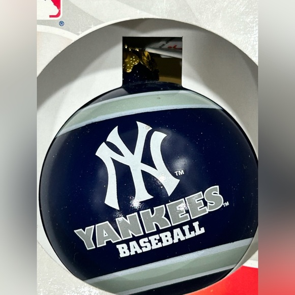 Vintage NY YANKEES Glass Ornament MLB 2012 Collectible - Picture 6 of 6